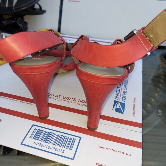 Size 39 ECCO Red 3inch heels - Picture 4 of 13